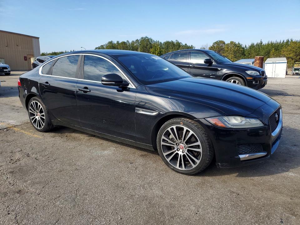 Photo 4 from auction – 2016 JAGUAR XF with VIN SAJBE4BV0GCY12922