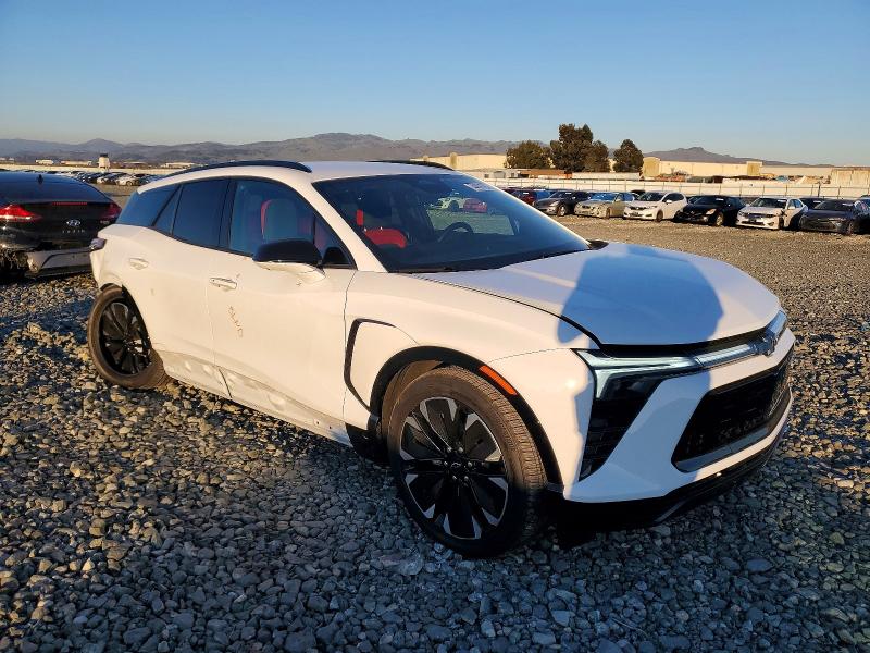 Photo 4 from auction – 2024 CHEVROLET BLAZER with VIN 3GNKDCRJ5RS244251