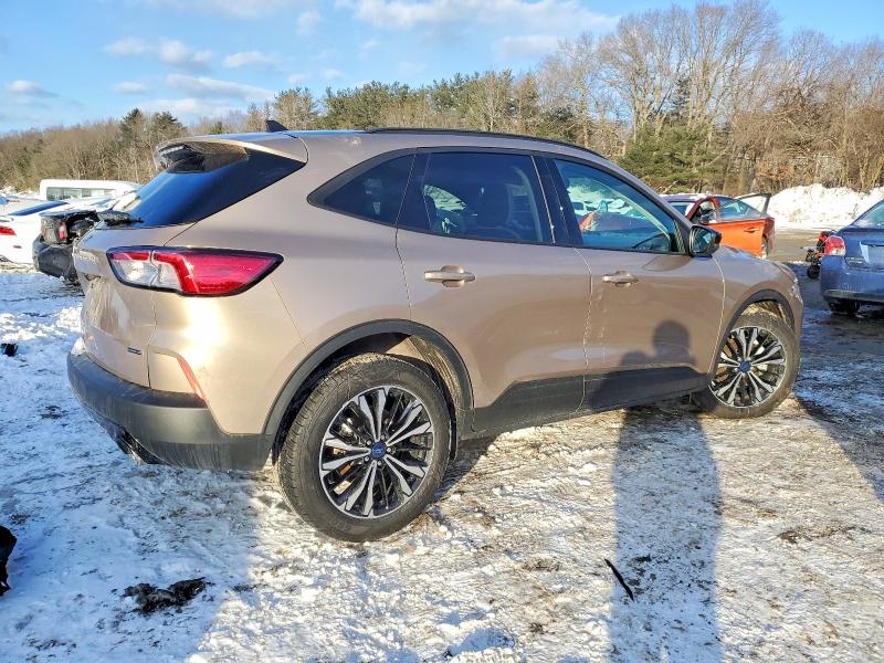 Photo 3 from auction – 2021 FORD ESCAPE SE with VIN 1FMCU9BZ4MUA30176