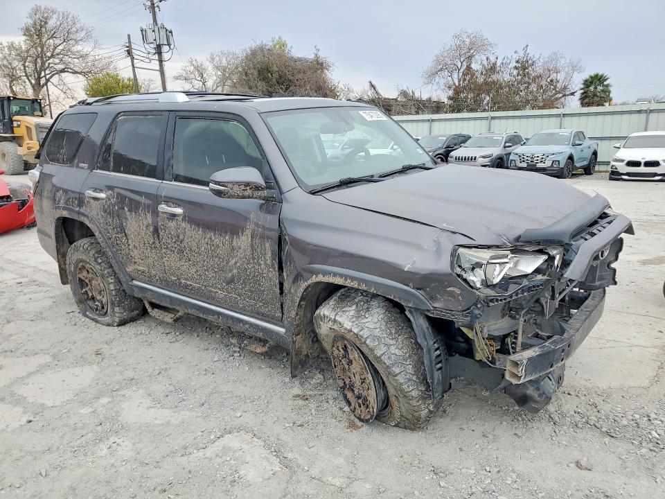 Photo 4 from auction – 2016 TOYOTA 4RUNNER with VIN JTEBU5JR4G5309700