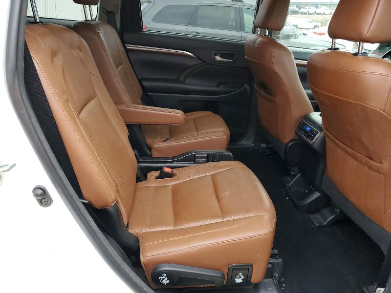 Photo 11 from auction – 2018 TOYOTA HIGHLANDER with VIN 5TDDGRFH8JS050920