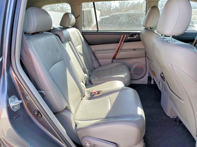 Photo 11 from auction – 2012 TOYOTA HIGHLANDER with VIN 5TDDK3EH7CS127695