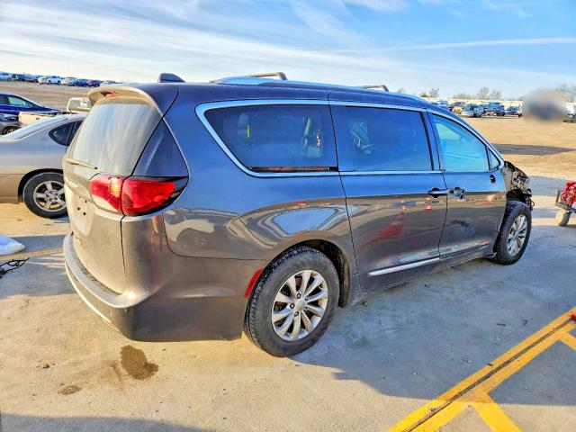 Photo 3 from auction – 2018 CHRYSLER PACIFICA with VIN 2C4RC1BG7JR252933