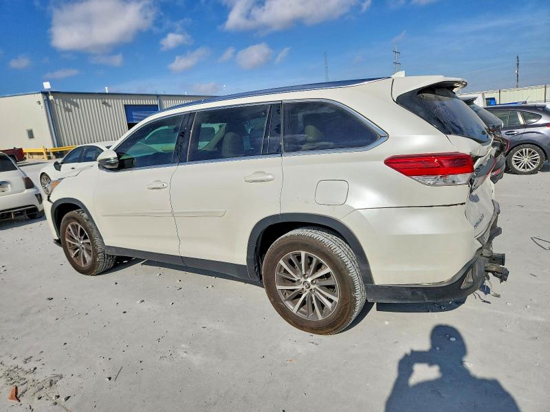 Photo 2 from auction – 2019 TOYOTA HIGHLANDER with VIN 5TDKZRFH5KS554019