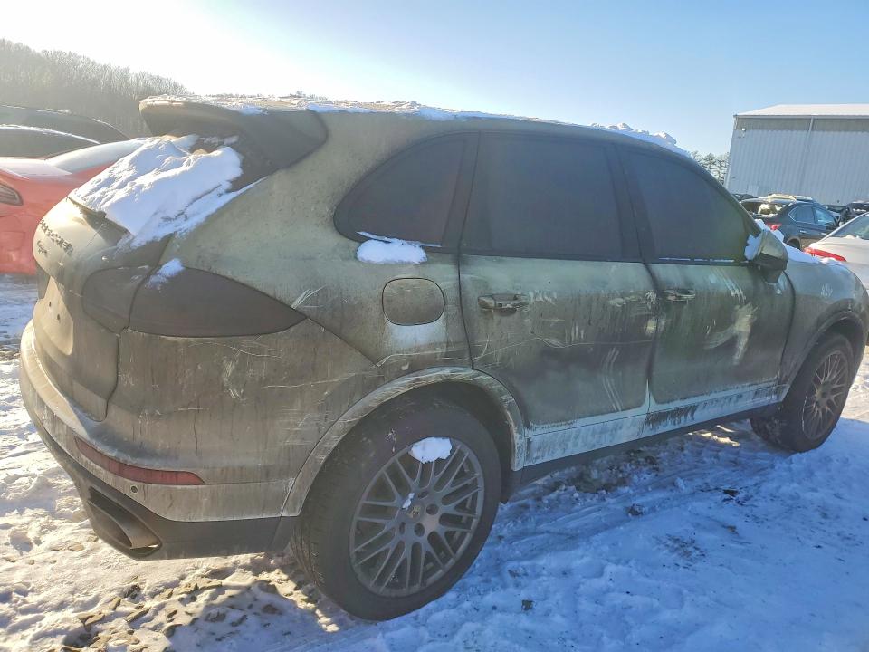 Photo 3 from auction – 2018 PORSCHE CAYENNE with VIN WP1AA2A27JKA04306
