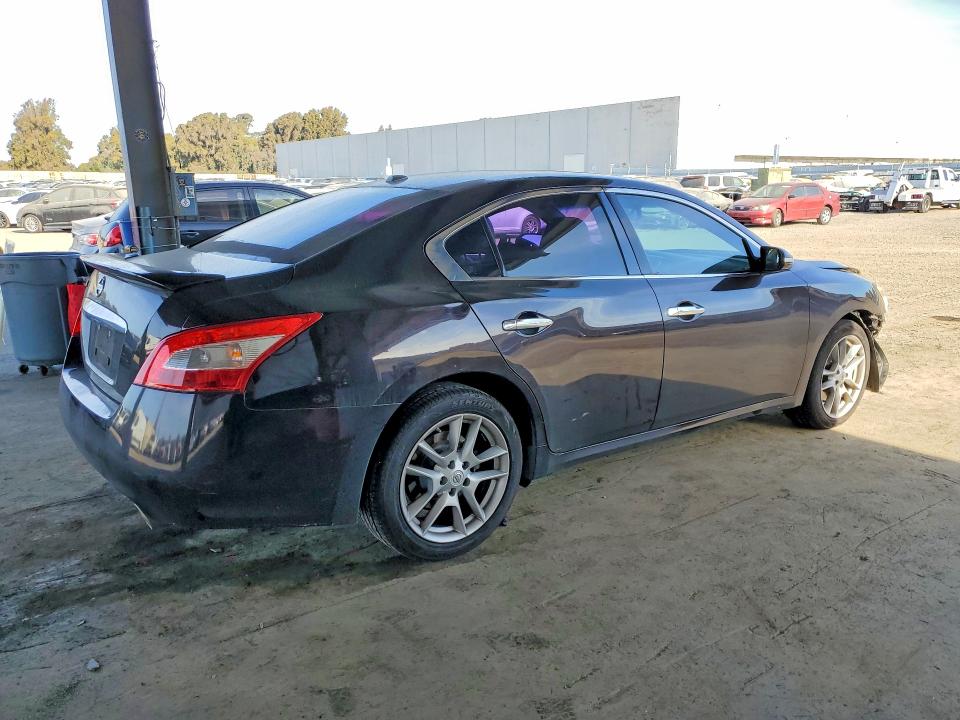 Photo 3 from auction – 2011 NISSAN MAXIMA with VIN 1N4AA5AP5BC809687