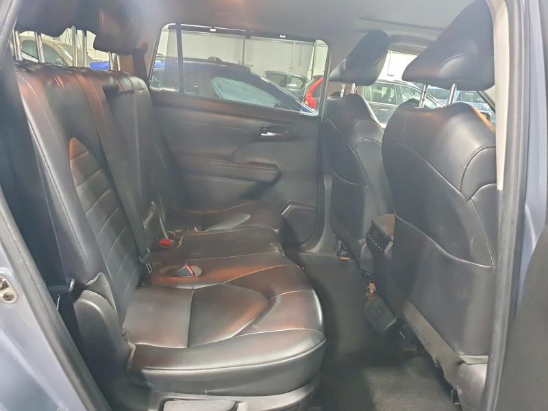 Photo 11 from auction – 2022 TOYOTA HIGHLANDER with VIN 5TDHBRCH6NS082534