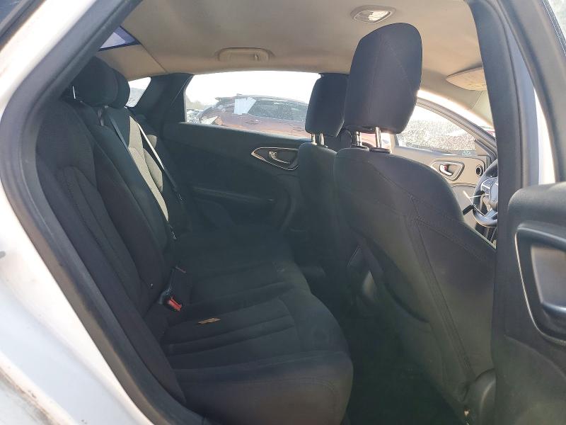 Photo 10 from auction – 2015 CHRYSLER 200 LIMITE with VIN 1C3CCCAB4FN571870