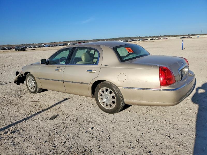 Photo 2 from auction – 2010 LINCOLN TOWN CAR S with VIN 2LNBL8CV5AX622145