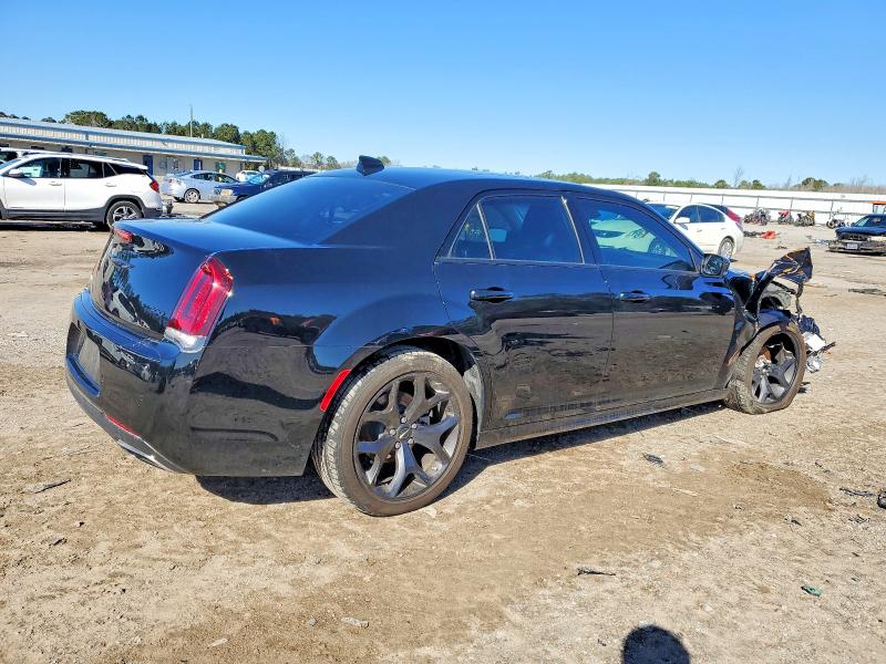 Photo 3 from auction – 2023 CHRYSLER 300 with VIN 2C3CCADG6PH677260
