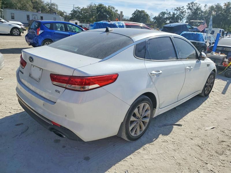 Photo 3 from auction – 2018 KIA OPTIMA EX with VIN 5XXGU4L36JG213356