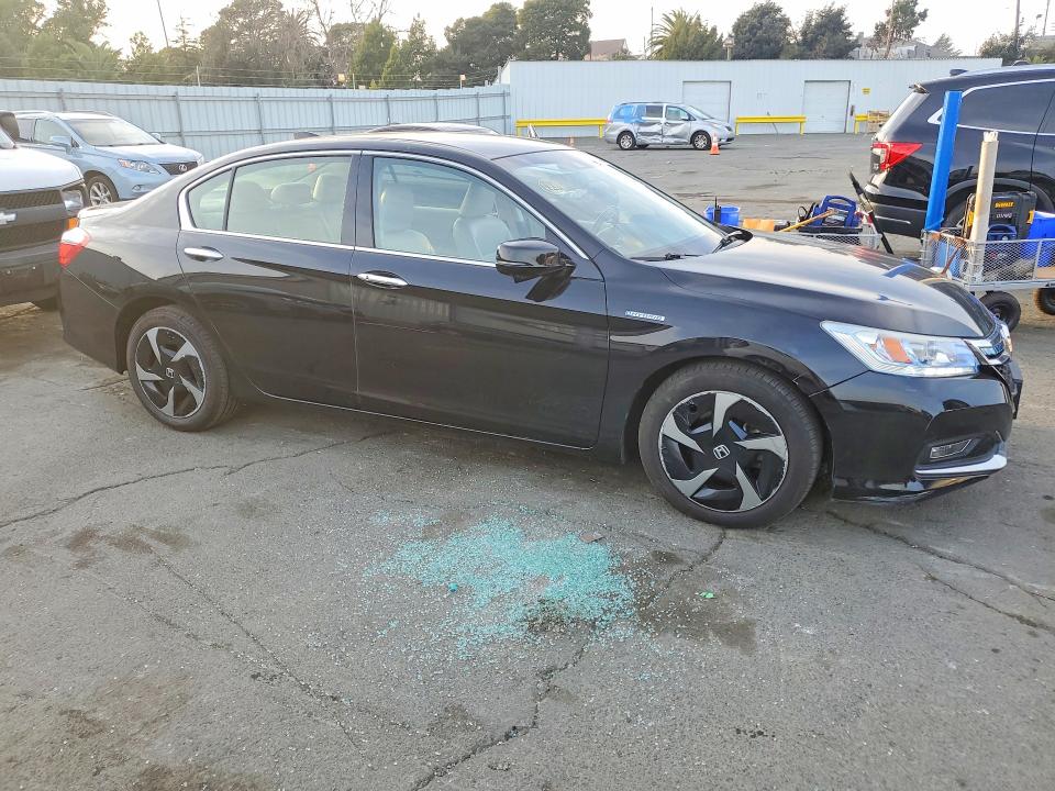 Photo 4 from auction – 2014 HONDA ACCORD with VIN JHMCR5F77EC000344