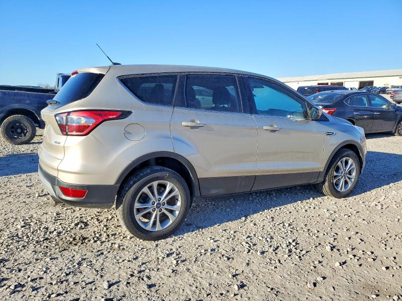 Photo 3 from auction – 2017 FORD ESCAPE SE with VIN 1FMCU0GD8HUD26817