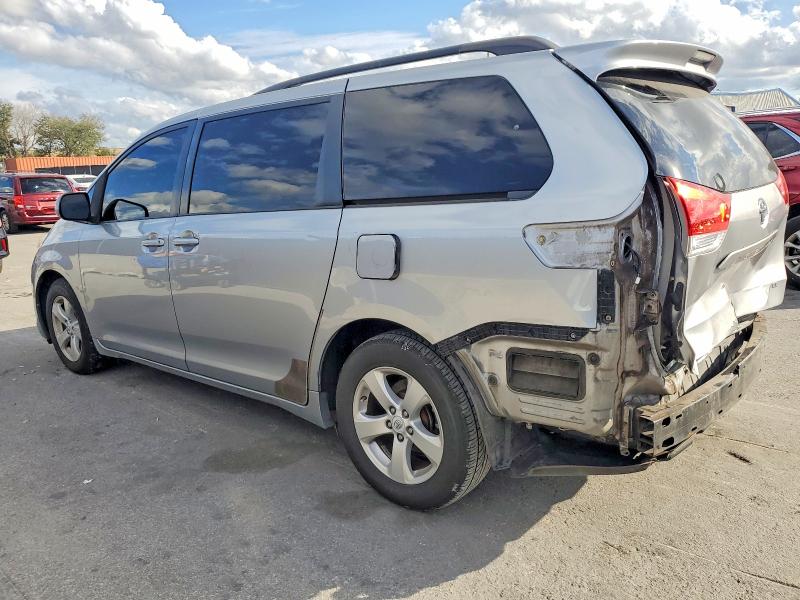 Photo 2 from auction – 2011 TOYOTA SIENNA LE with VIN 5TDKK3DC7BS118944