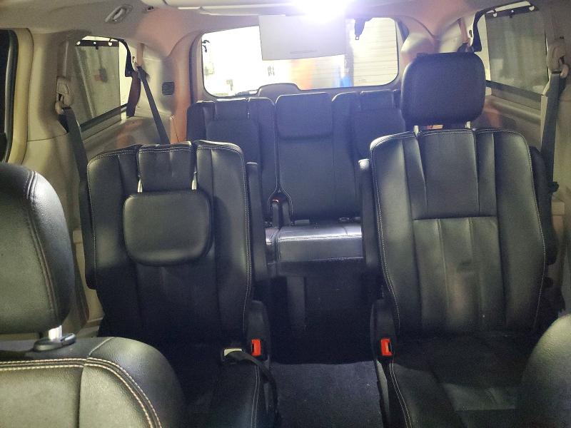 Photo 10 from auction – 2016 CHRYSLER TOWN & COU with VIN 2C4RC1CG0GR239948