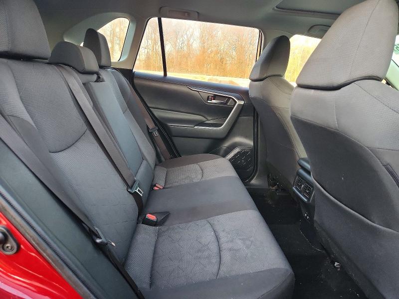 Photo 11 from auction – 2019 TOYOTA RAV4 XLE with VIN JTMP1RFV9KD514492