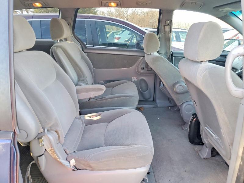 Photo 11 from auction – 2004 TOYOTA SIENNA with VIN 5TDZA23C94S100865