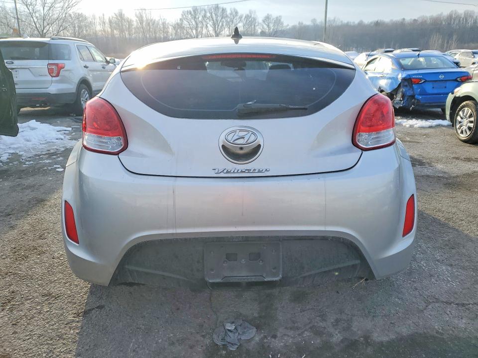 Photo 6 from auction – 2017 HYUNDAI VELOSTER with VIN KMHTC6AD4HU319975