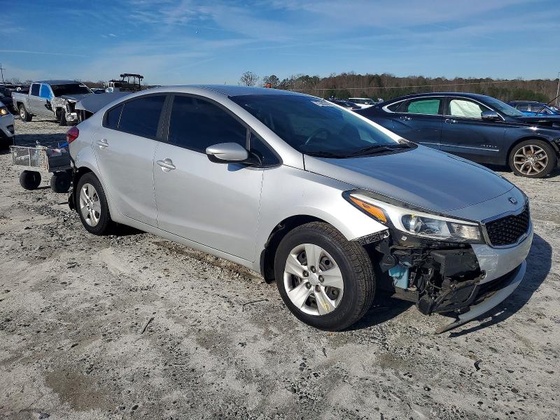 صورة رقم 4 من المزاد - 2017 KIA FORTE LX مع VIN 3KPFK4A74HE037482