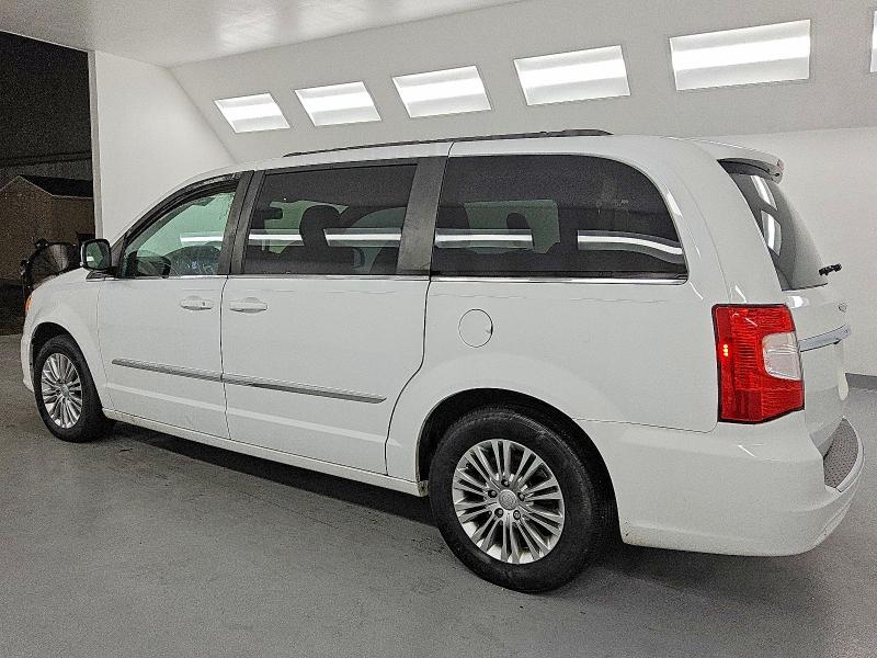 Photo 2 from auction – 2015 CHRYSLER TOWN & COU with VIN 2C4RC1CG4FR562107