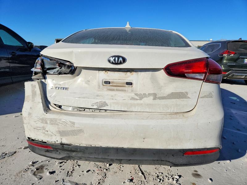 Photo 6 from auction – 2018 KIA FORTE LX with VIN 3KPFK4A77JE280855