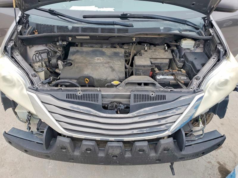 Photo 12 from auction – 2011 TOYOTA SIENNA XLE with VIN 5TDYK3DC9BS097640