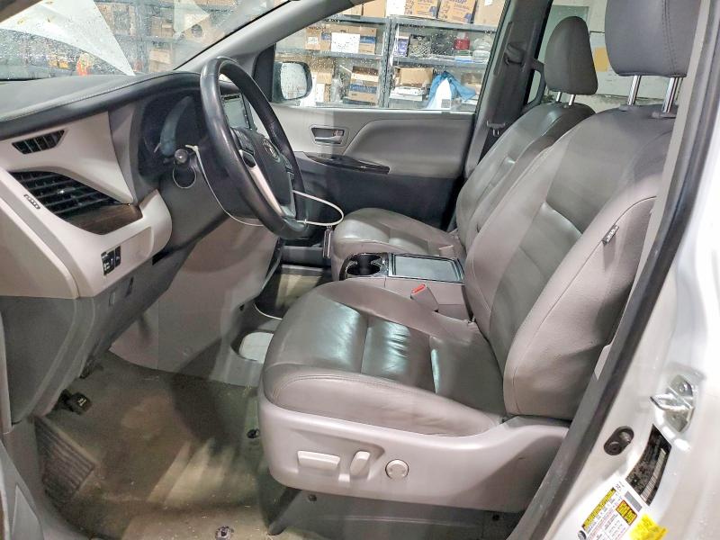 Photo 7 from auction – 2018 TOYOTA SIENNA with VIN 5TDYZ3DC0JS915461