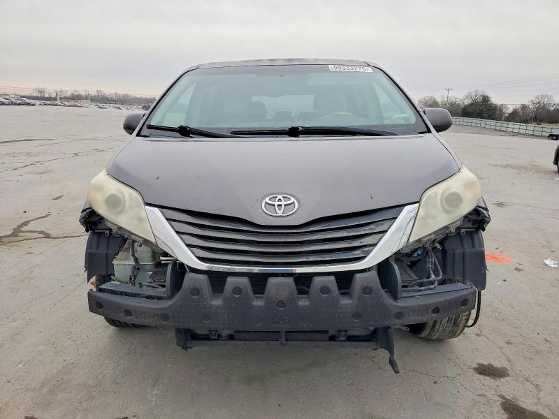 Photo 5 from auction – 2011 TOYOTA SIENNA XLE with VIN 5TDYK3DC9BS097640