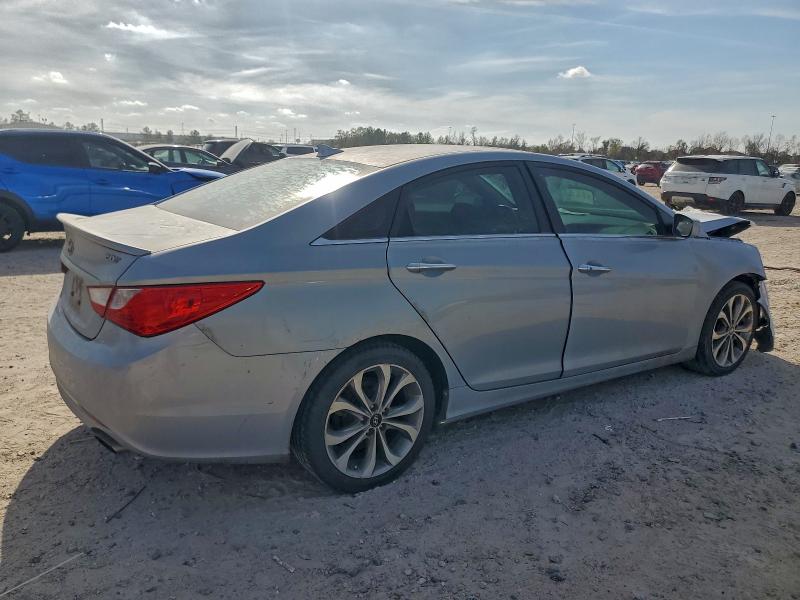 Photo 3 from auction – 2013 HYUNDAI SONATA SE with VIN 5NPEC4AB8DH779161