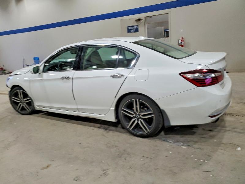 Photo 2 from auction – 2017 HONDA ACCORD TOU with VIN 1HGCR3F94HA043371