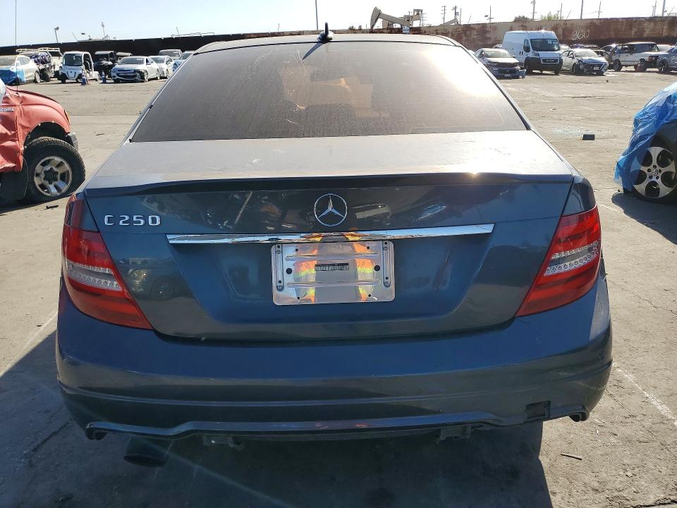 Photo 6 from auction – 2014 MERCEDES-BENZ C with VIN WDDGF4HB9EA967580