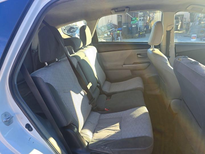 Photo 6 from auction – 2015 TOYOTA PRIUS V with VIN JTDZN3EU5FJ035383