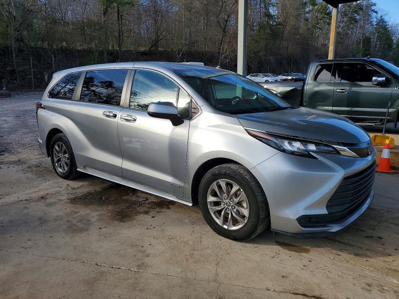 Photo 4 from auction – 2021 TOYOTA SIENNA LE with VIN 5TDKSKFC2MS035884
