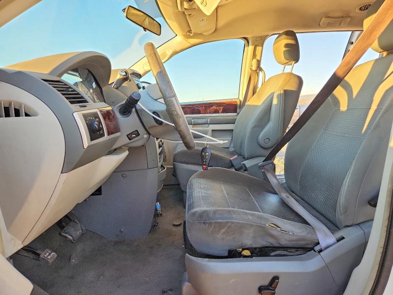 Photo 7 from auction – 2010 CHRYSLER TOWN & COU with VIN 2A4RR5D10AR260400
