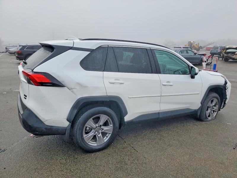Photo 3 from auction – 2024 TOYOTA RAV4 XLE with VIN 2T3P1RFV3RC402401