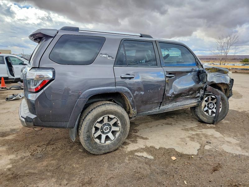 Photo 3 from auction – 2018 TOYOTA 4RUNNER SR with VIN JTEBU5JR7J5602658