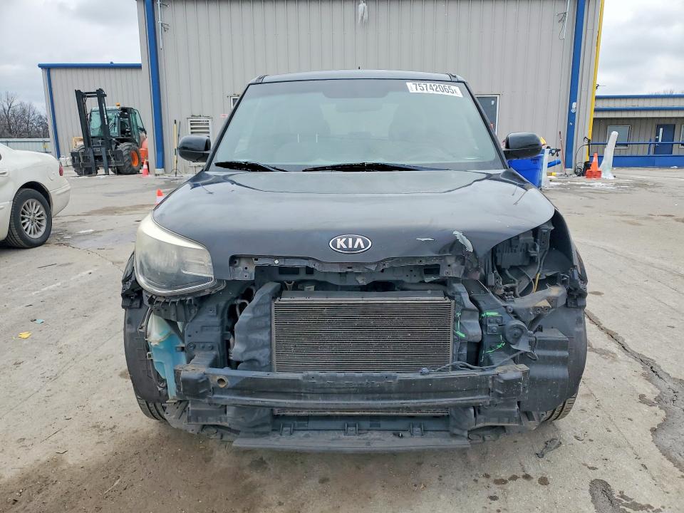 Photo 5 from auction – 2014 KIA SOUL with VIN KNDJN2A22E7045232