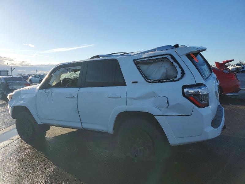Photo 2 from auction – 2018 TOYOTA 4RUNNER SR with VIN JTEBU5JR7J5606158
