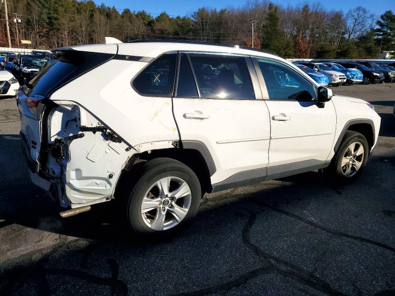Photo 3 from auction – 2019 TOYOTA RAV4 with VIN 2T3P1RFV6KC052087
