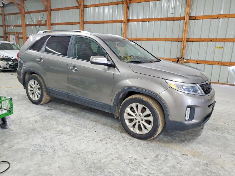 Photo 4 from auction – 2014 KIA SORENTO with VIN 5XYKU4A7XEG498550