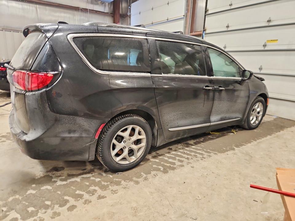 Photo 3 from auction – 2018 CHRYSLER PACIFICA T with VIN 2C4RC1BG4JR339284