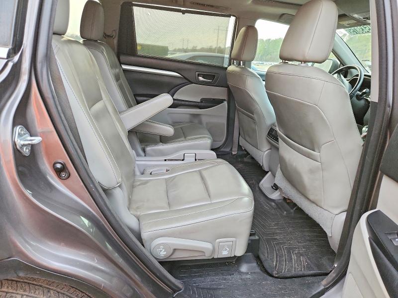 Photo 11 from auction – 2016 TOYOTA HIGHLANDER with VIN 5TDKKRFH3GS144492