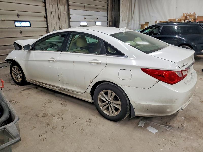 Фото 2 с аукциона – 2012 HYUNDAI SONATA с VIN 5NPEB4AC3CH469767