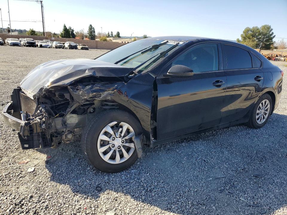 Photo 1 from auction – 2021 KIA FORTE FE with VIN 3KPF24AD1ME388334
