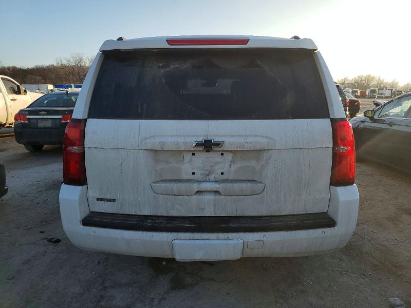 Photo 6 from auction – 2016 CHEVROLET SUBURBAN with VIN 1GNSKHKC9GR110017