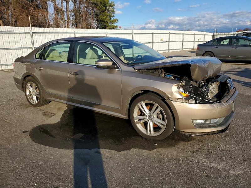 Photo 4 from auction – 2015 VOLKSWAGEN PASSAT with VIN 1VWCT7A32FC090505