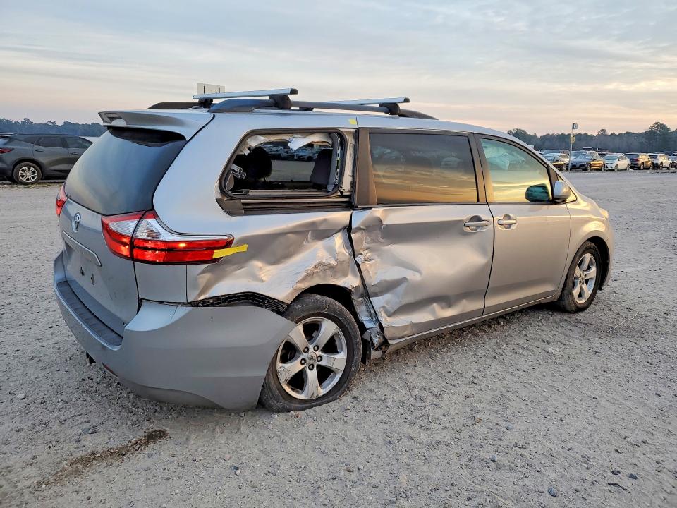 Photo 3 from auction – 2015 TOYOTA SIENNA LE with VIN 5TDKK3DC7FS569751
