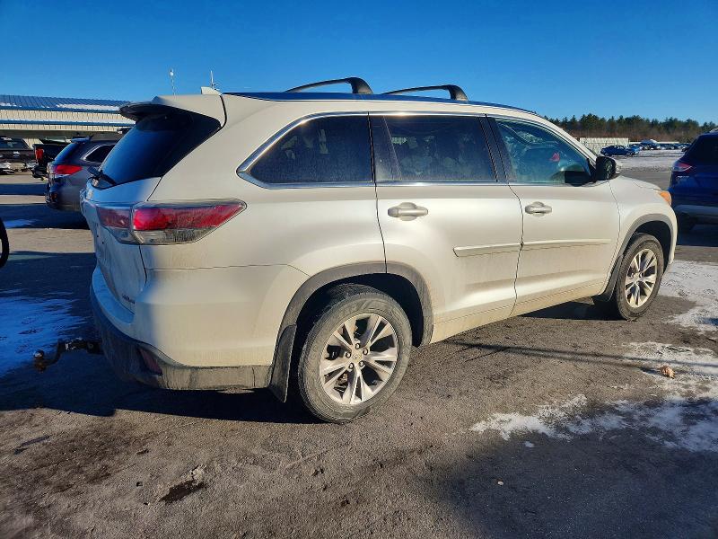 Photo 3 from auction – 2015 TOYOTA HIGHLANDER with VIN 5TDJKRFH1FS216204