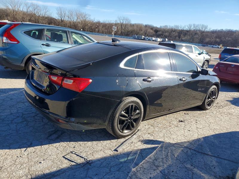 Photo 3 from auction – 2017 CHEVROLET MALIBU with VIN 1G1ZE5ST0HF243466