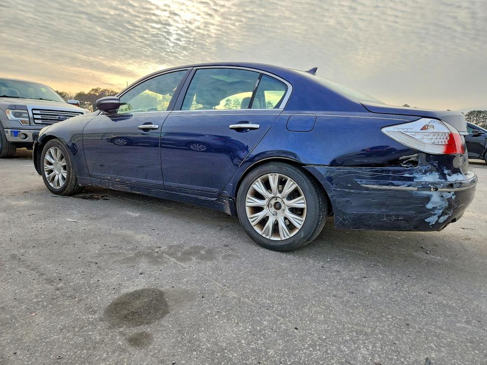 Photo 2 from auction – 2010 HYUNDAI GENESIS 3. with VIN KMHGC4DE6AU101004
